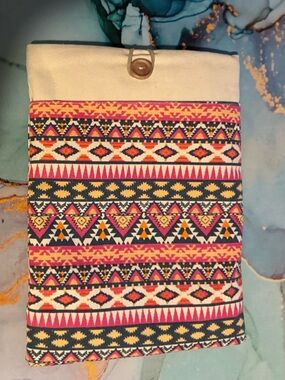 Tablet/Laptop/Book sleeve.  BOHO Aztec Print. EUC